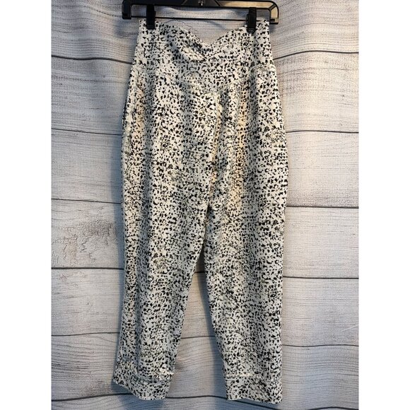Old Navy High Waisted Powersoft Capri Joggers Size M - Picture 3 of 3